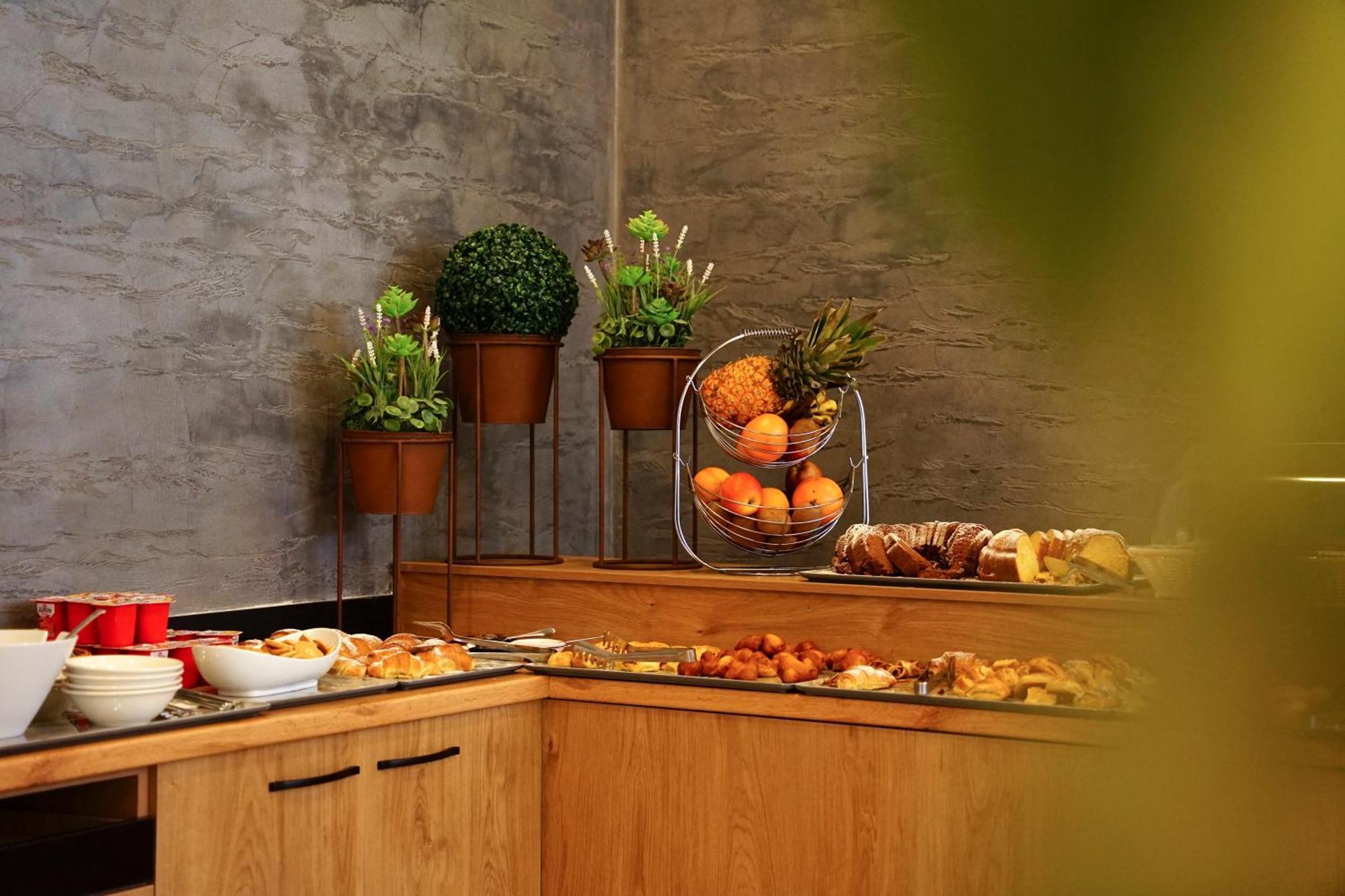 Atrium Deluxe Resort Golem  Bagian luar foto